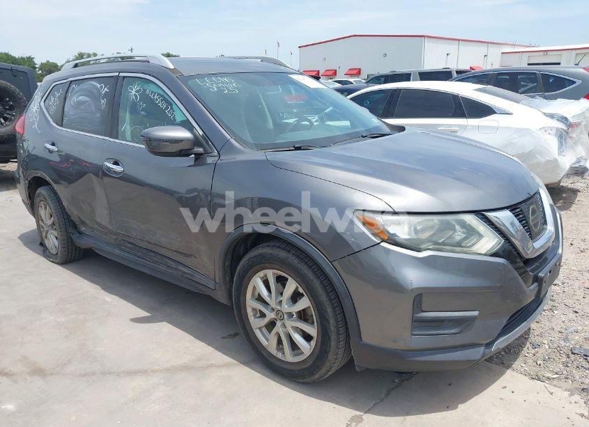2017 Nissan Rogue SV (VIN 5N1AT2MT4HC857620) main photo
