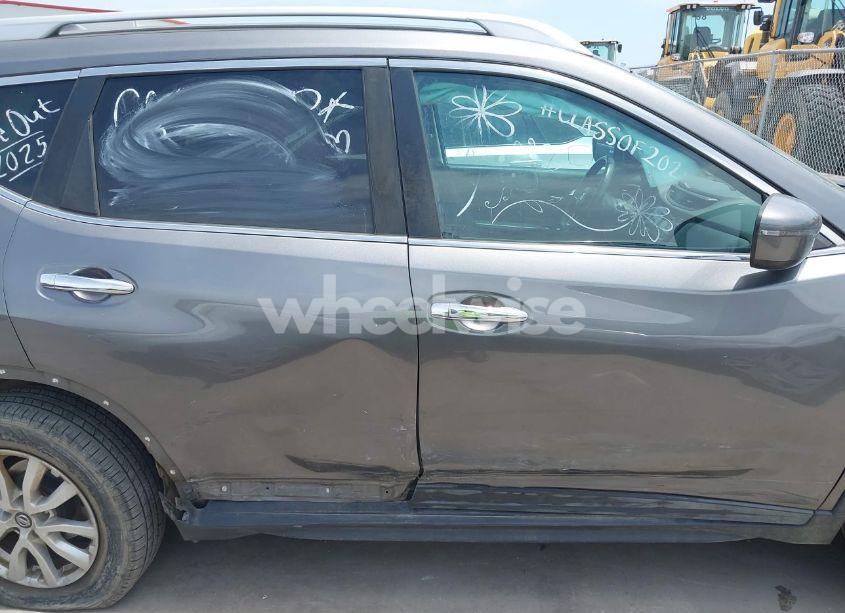 Photo 13 of 2017 Nissan Rogue SV (VIN 5N1AT2MT4HC857620)