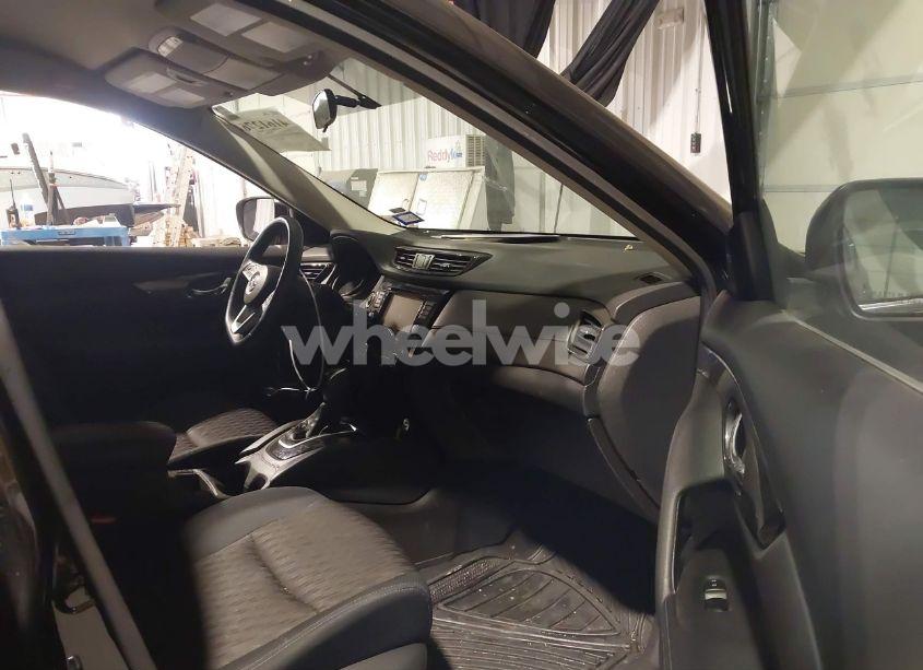 Photo 5 of 2017 Nissan Rogue SV (VIN 5N1AT2MT4HC897180)