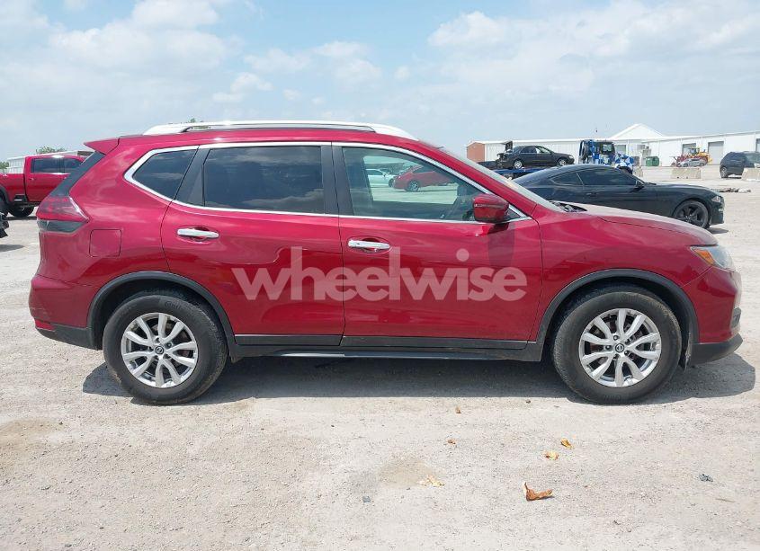 Photo 13 of 2018 Nissan Rogue SV (VIN 5N1AT2MT4JC702099)