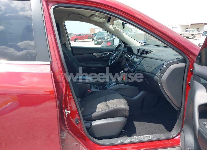 Photo 5 of 2018 Nissan Rogue SV (VIN 5N1AT2MT4JC702099)