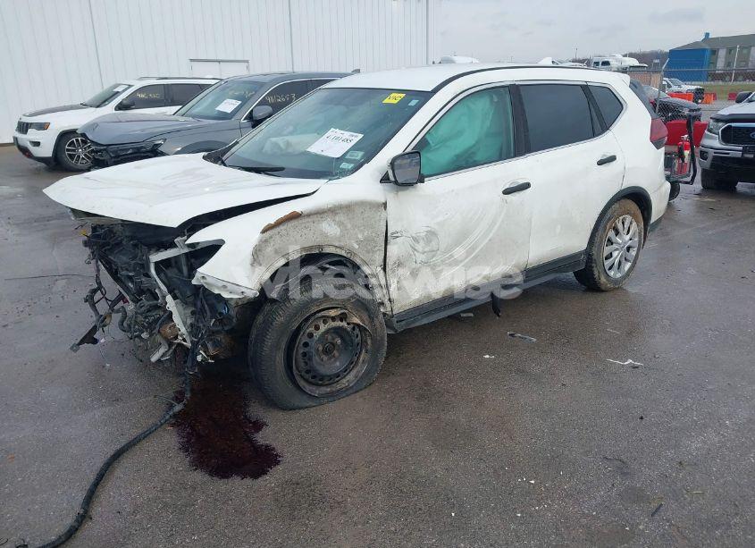 Photo 2 of 2018 Nissan Rogue S/SL/SV (VIN 5N1AT2MT4JC705360)