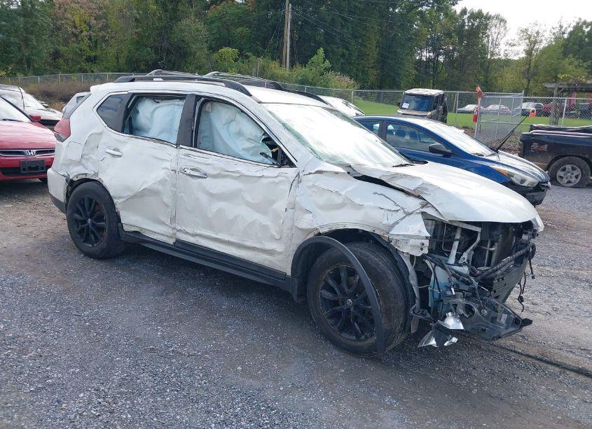 2018 Nissan Rogue SV (VIN 5N1AT2MT4JC741730) main photo