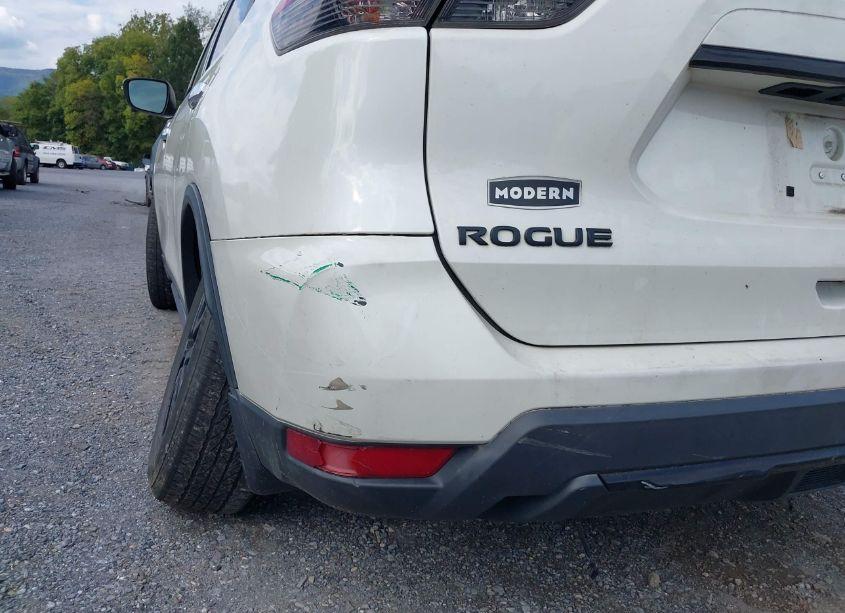 Photo 12 of 2018 Nissan Rogue SV (VIN 5N1AT2MT4JC741730)