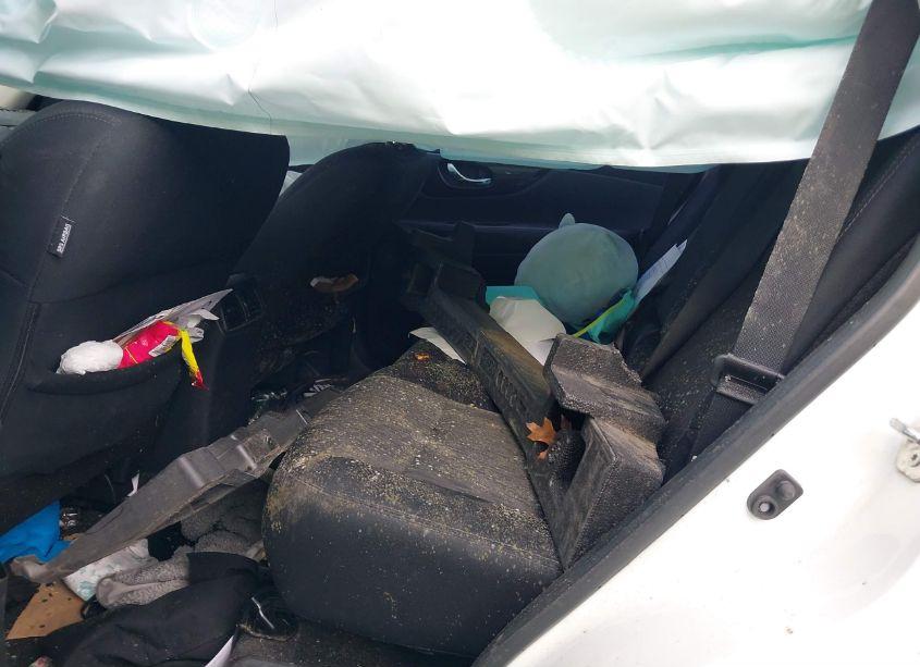 Photo 8 of 2018 Nissan Rogue SV (VIN 5N1AT2MT4JC741730)