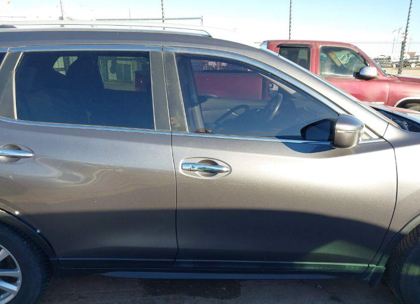 Photo 13 of 2018 Nissan Rogue SV (VIN 5N1AT2MT4JC774274)