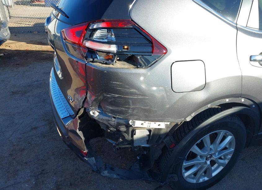 Photo 6 of 2018 Nissan Rogue SV (VIN 5N1AT2MT4JC774274)