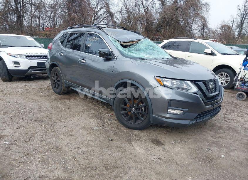 2018 Nissan Rogue SV (VIN 5N1AT2MT4JC780155) main photo