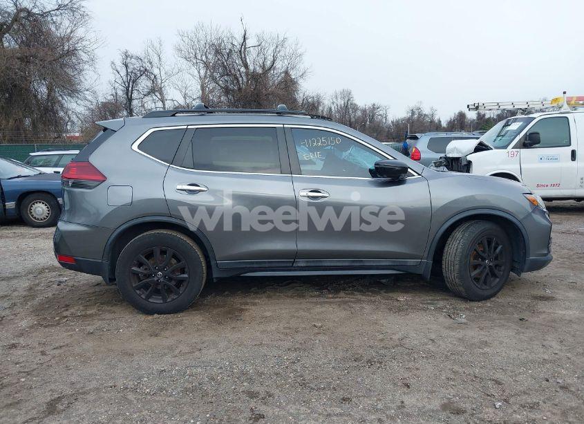 Photo 13 of 2018 Nissan Rogue SV (VIN 5N1AT2MT4JC780155)