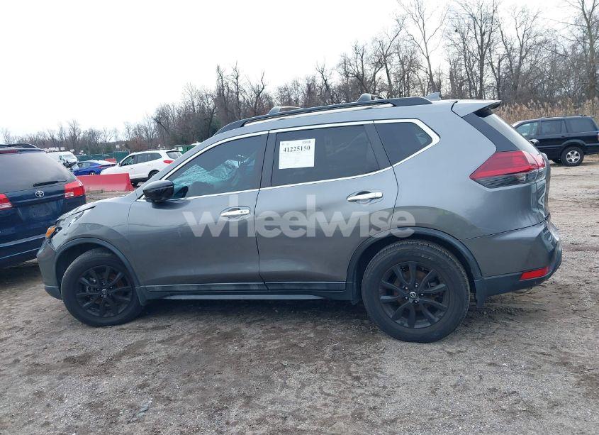 Photo 14 of 2018 Nissan Rogue SV (VIN 5N1AT2MT4JC780155)