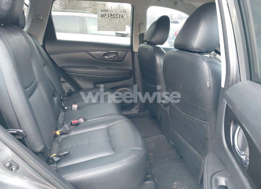 Photo 8 of 2018 Nissan Rogue SV (VIN 5N1AT2MT4JC780155)