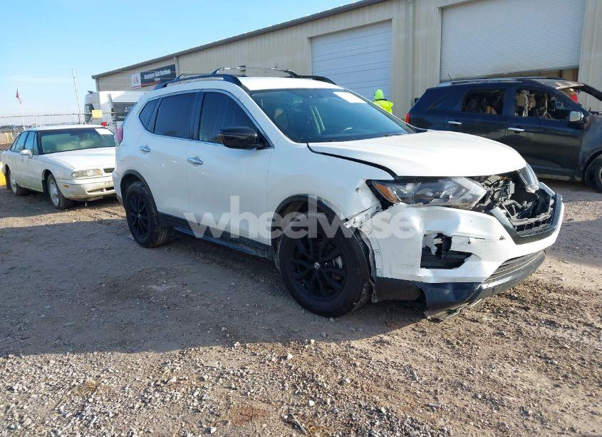2018 Nissan Rogue SV (VIN 5N1AT2MT4JC817320) main photo