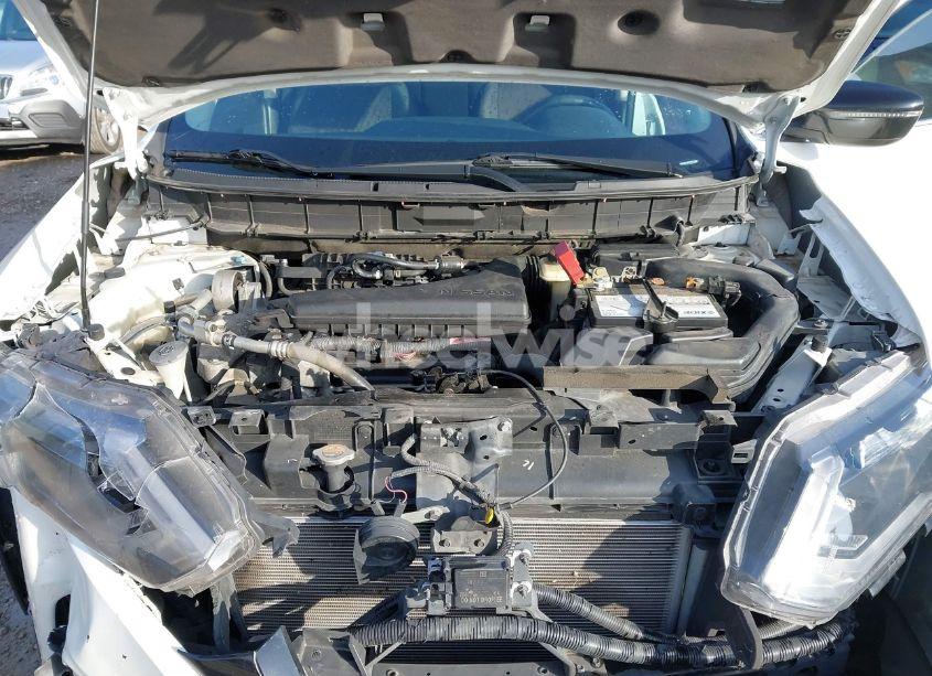 Photo 10 of 2018 Nissan Rogue SV (VIN 5N1AT2MT4JC817320)