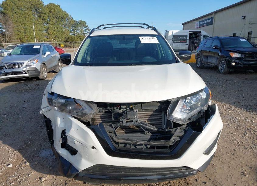 Photo 12 of 2018 Nissan Rogue SV (VIN 5N1AT2MT4JC817320)