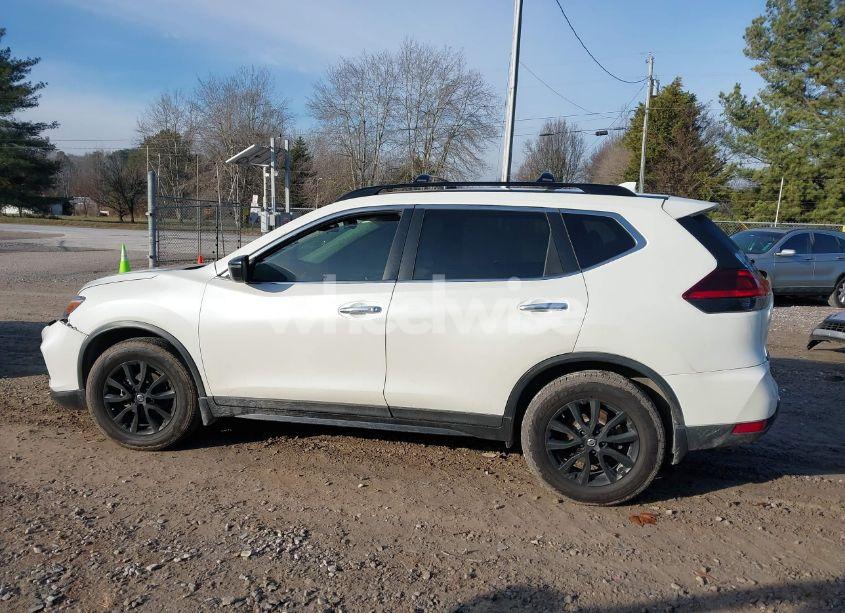 Photo 14 of 2018 Nissan Rogue SV (VIN 5N1AT2MT4JC817320)