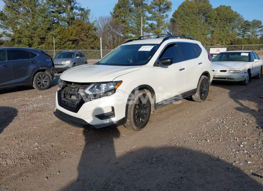 Photo 2 of 2018 Nissan Rogue SV (VIN 5N1AT2MT4JC817320)