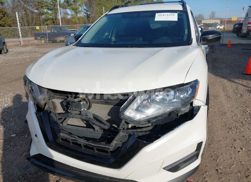 Photo 6 of 2018 Nissan Rogue SV (VIN 5N1AT2MT4JC817320)