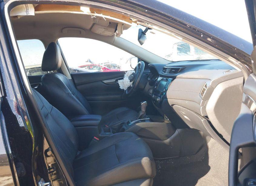 Photo 5 of 2018 Nissan Rogue SV (VIN 5N1AT2MT4JC847434)