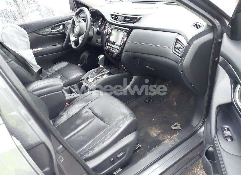 Photo 5 of 2019 Nissan Rogue SL (VIN 5N1AT2MT4KC784661)