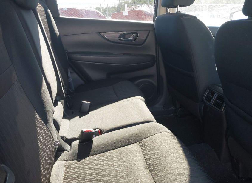 Photo 8 of 2019 Nissan Rogue S (VIN 5N1AT2MT4KC810742)