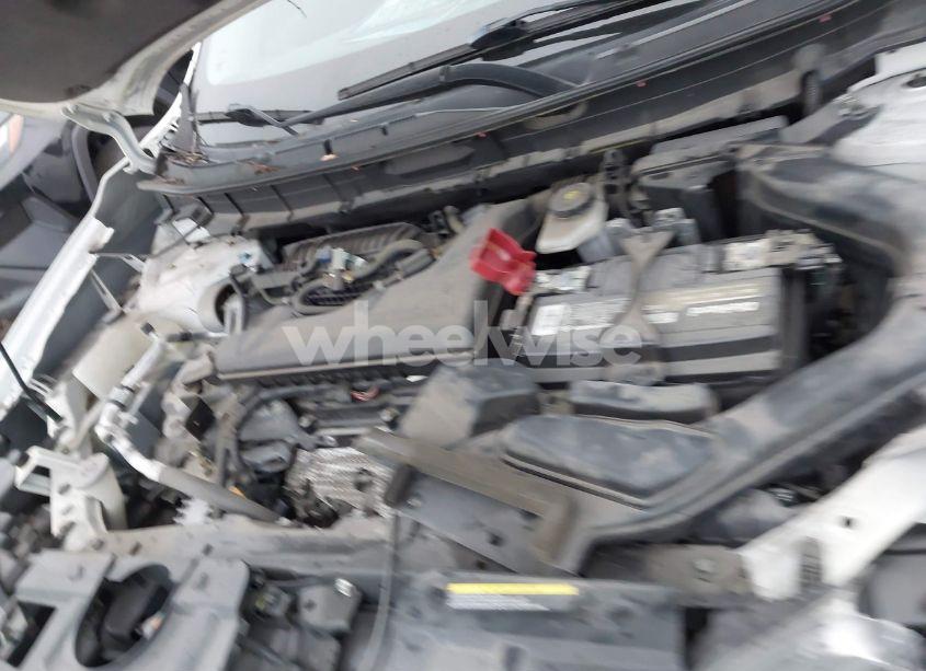 Photo 10 of 2019 Nissan Rogue S (VIN 5N1AT2MT4KC815116)