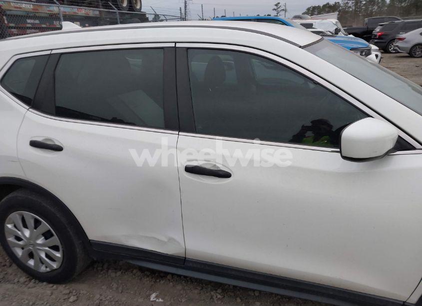 Photo 13 of 2019 Nissan Rogue S (VIN 5N1AT2MT4KC815116)