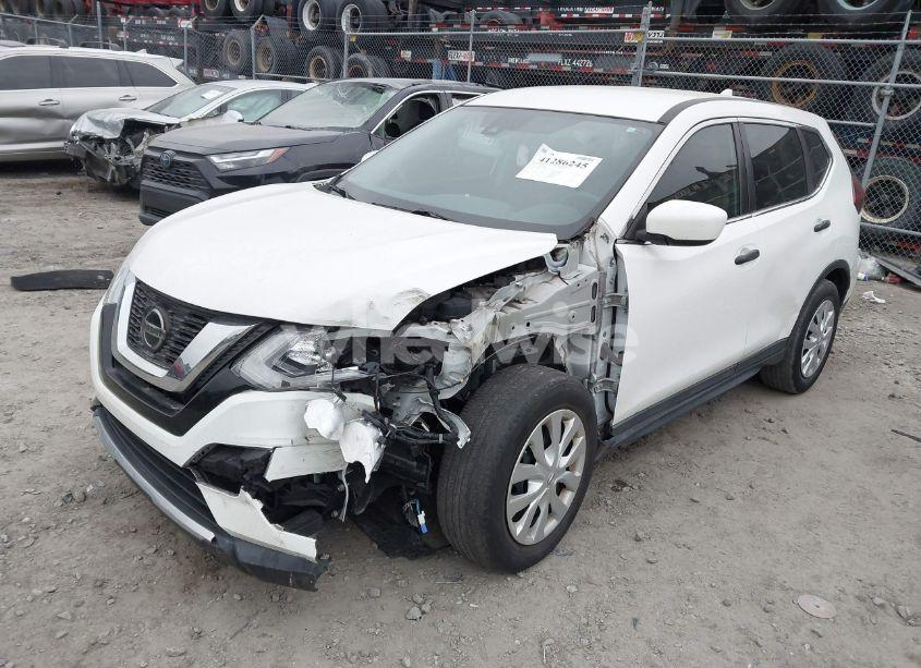 Photo 2 of 2019 Nissan Rogue S (VIN 5N1AT2MT4KC815116)