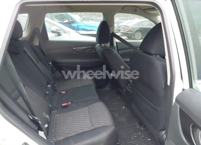 Photo 8 of 2019 Nissan Rogue S (VIN 5N1AT2MT4KC815116)