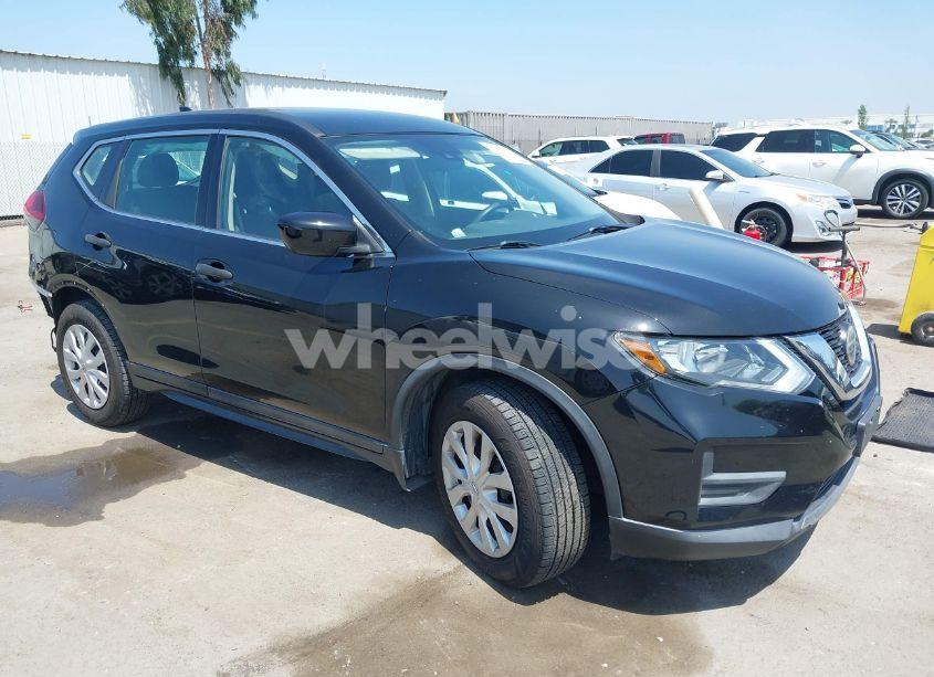 2019 Nissan Rogue S (VIN 5N1AT2MT4KC839870) main photo