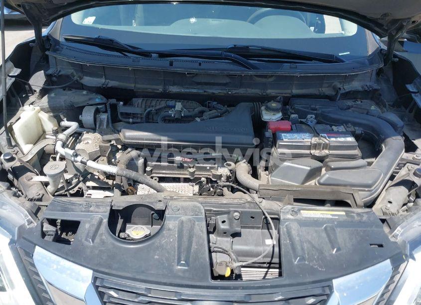 Photo 10 of 2019 Nissan Rogue S (VIN 5N1AT2MT4KC839870)