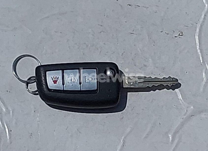 Photo 11 of 2019 Nissan Rogue S (VIN 5N1AT2MT4KC839870)