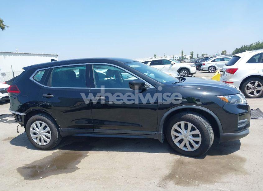 Photo 14 of 2019 Nissan Rogue S (VIN 5N1AT2MT4KC839870)