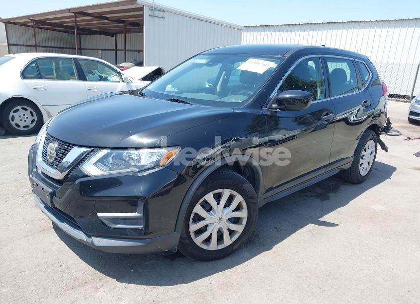 Photo 2 of 2019 Nissan Rogue S (VIN 5N1AT2MT4KC839870)