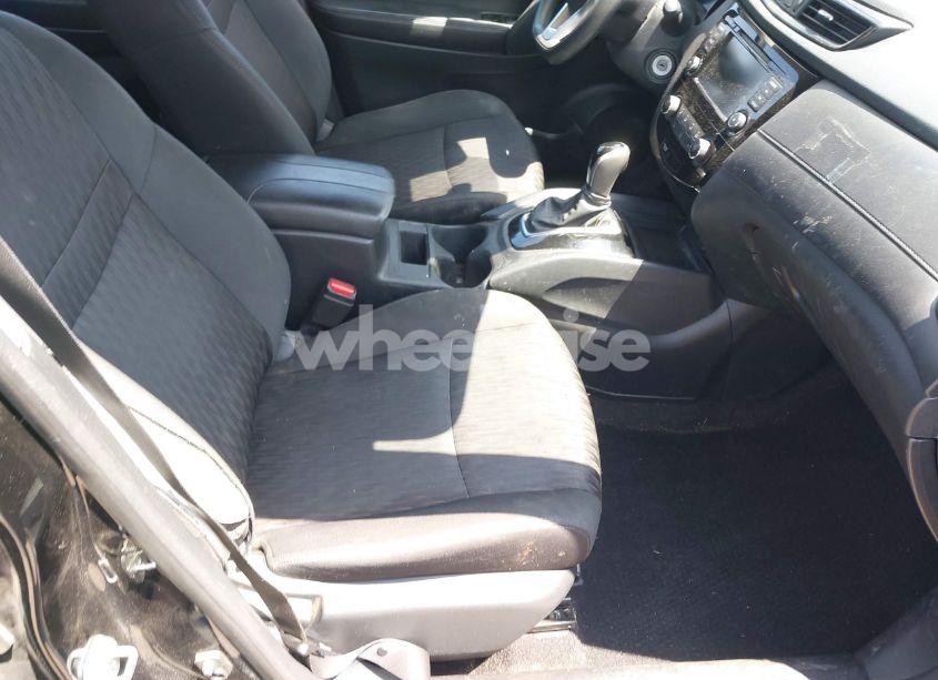 Photo 5 of 2019 Nissan Rogue S (VIN 5N1AT2MT4KC839870)