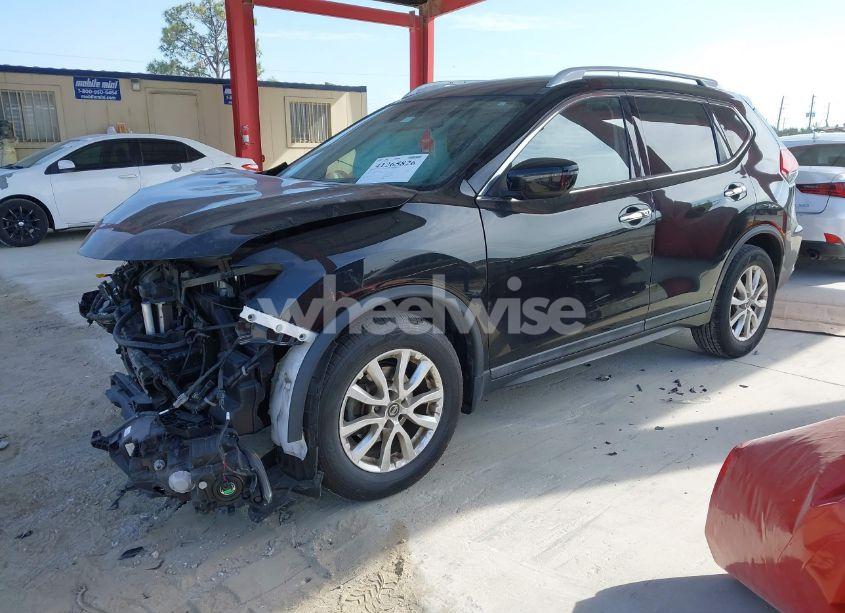 Photo 2 of 2020 Nissan Rogue SV FWD (VIN 5N1AT2MT4LC738412)