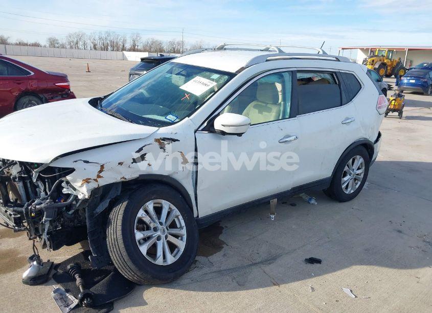 Photo 2 of 2015 Nissan Rogue SV (VIN 5N1AT2MT5FC920043)