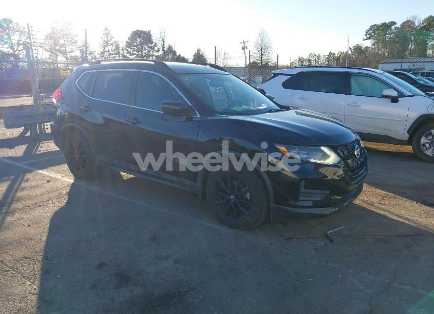 2017 Nissan Rogue SV (VIN 5N1AT2MT5HC758286) main photo