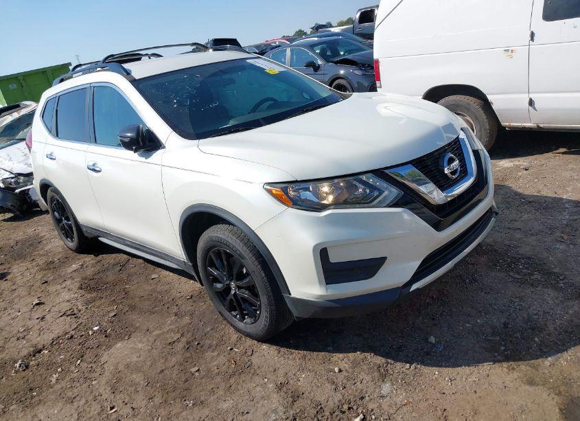 2017 Nissan Rogue SV (VIN 5N1AT2MT5HC820351) main photo