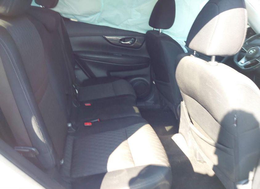 Photo 8 of 2017 Nissan Rogue SV (VIN 5N1AT2MT5HC820351)