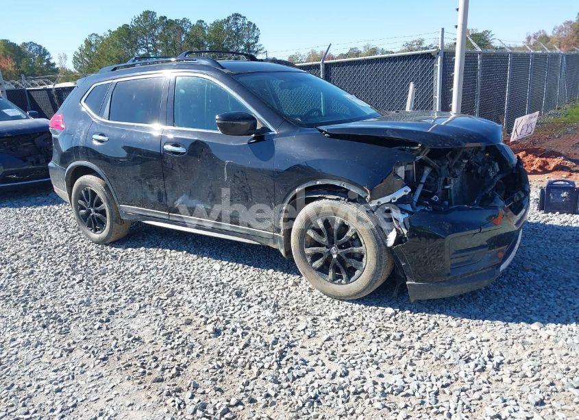 2017 Nissan Rogue SV (VIN 5N1AT2MT5HC834850) main photo