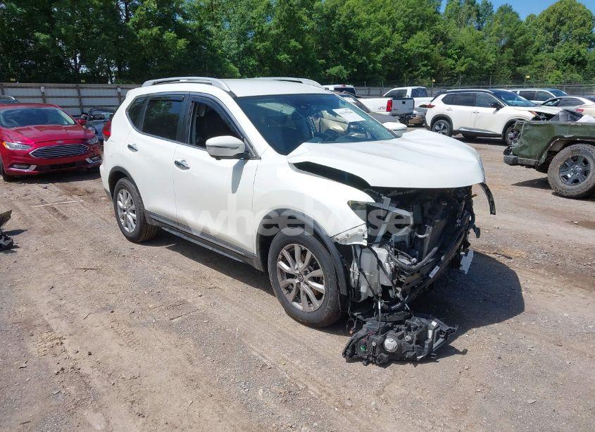 2017 Nissan Rogue SL (VIN 5N1AT2MT5HC884728) main photo