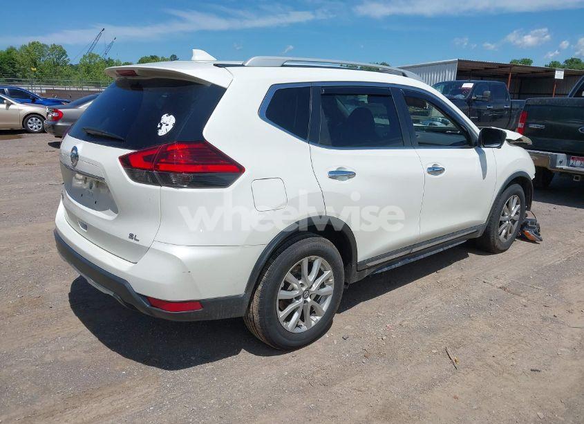 Photo 4 of 2017 Nissan Rogue SL (VIN 5N1AT2MT5HC884728)