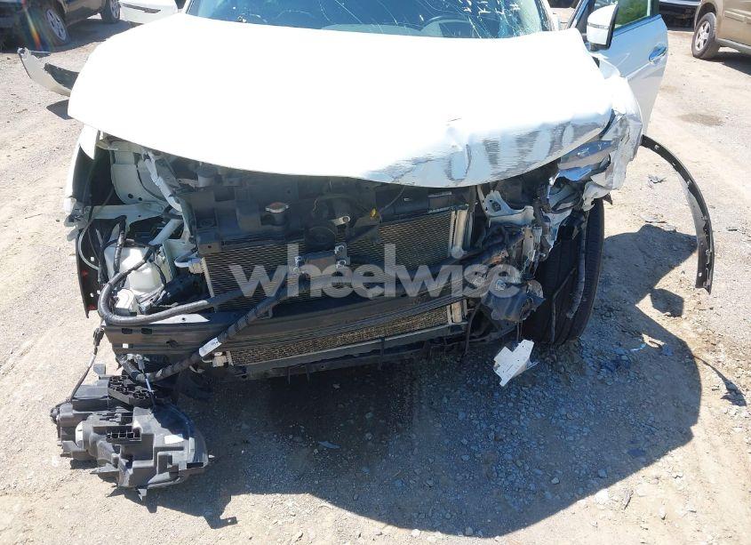 Photo 6 of 2017 Nissan Rogue SL (VIN 5N1AT2MT5HC884728)