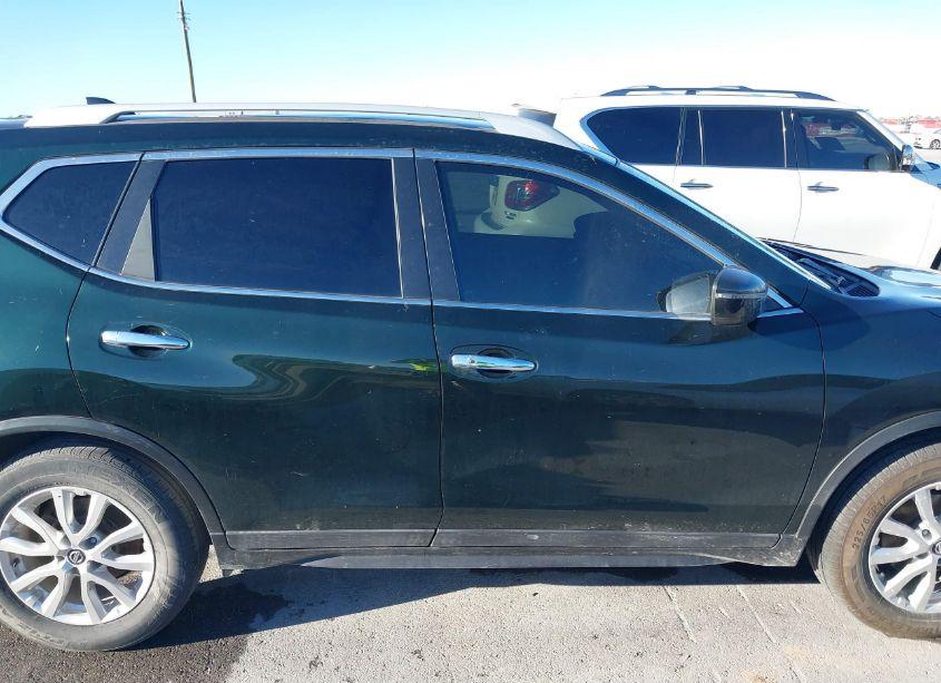 Photo 13 of 2018 Nissan Rogue SV (VIN 5N1AT2MT5JC722474)