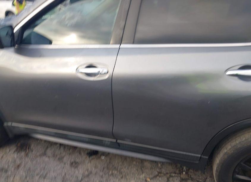 Photo 14 of 2018 Nissan Rogue SV (VIN 5N1AT2MT5JC750842)