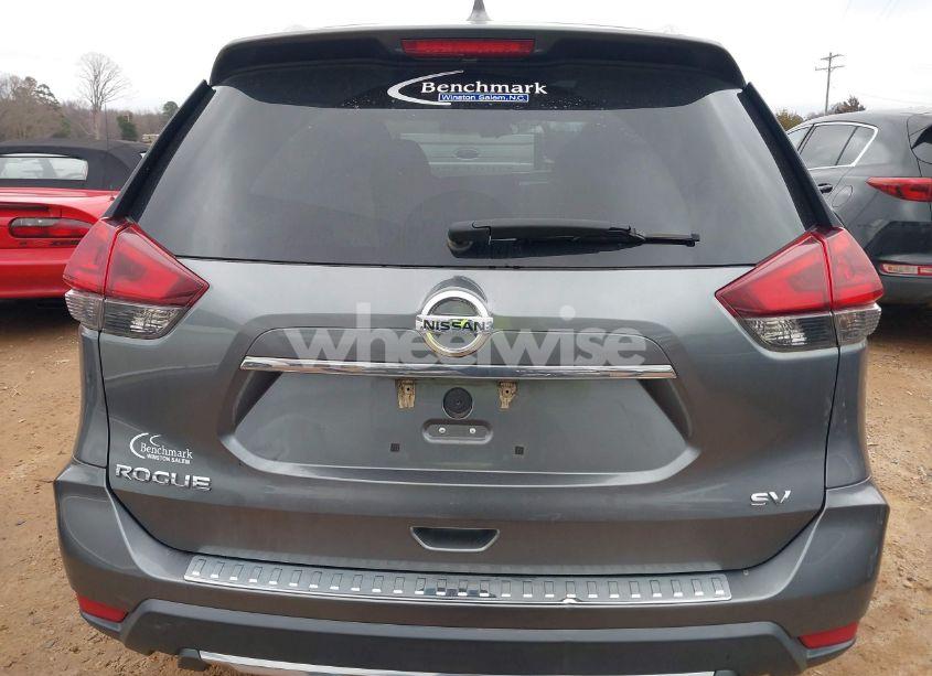 Photo 17 of 2018 Nissan Rogue SV (VIN 5N1AT2MT5JC759556)