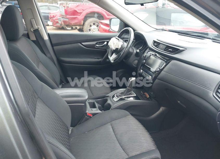 Photo 5 of 2018 Nissan Rogue SV (VIN 5N1AT2MT5JC759556)