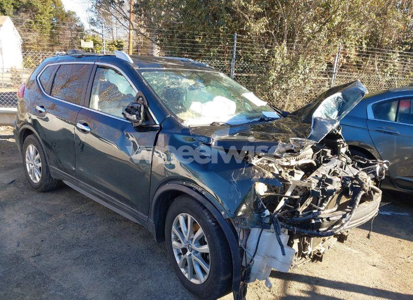 2018 Nissan Rogue SV (VIN 5N1AT2MT5JC824566) main photo