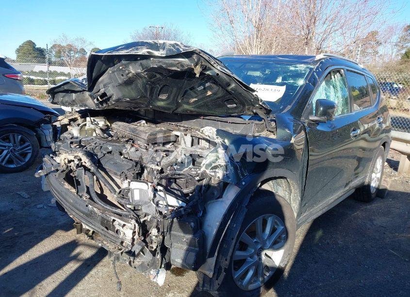 Photo 2 of 2018 Nissan Rogue SV (VIN 5N1AT2MT5JC824566)