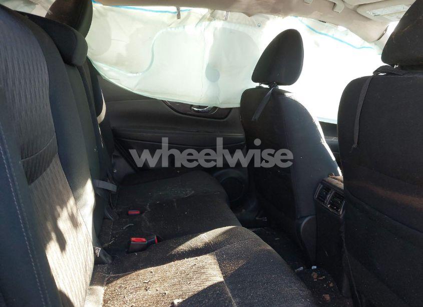 Photo 8 of 2018 Nissan Rogue SV (VIN 5N1AT2MT5JC824566)